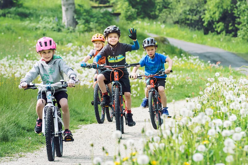 Fahrspaß und Sicherheit mit Kinderfahrraedern von CUBE