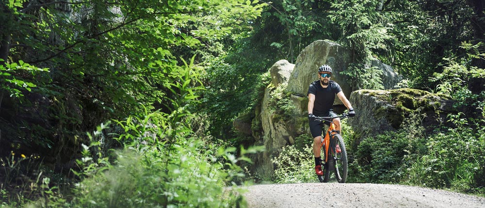 Hybrid Mountainbike von CUBE elektrisch unterstützt