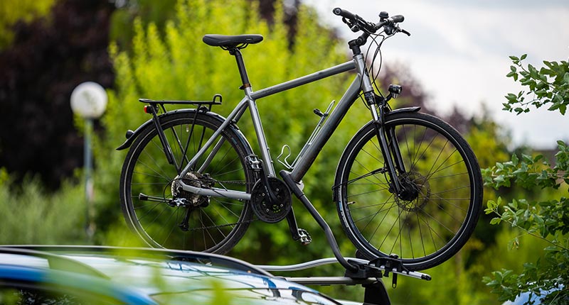 Mit einem Fahrradträger können Sie ganz leicht das eigene Fahrrad mit dem Auto transportieren.