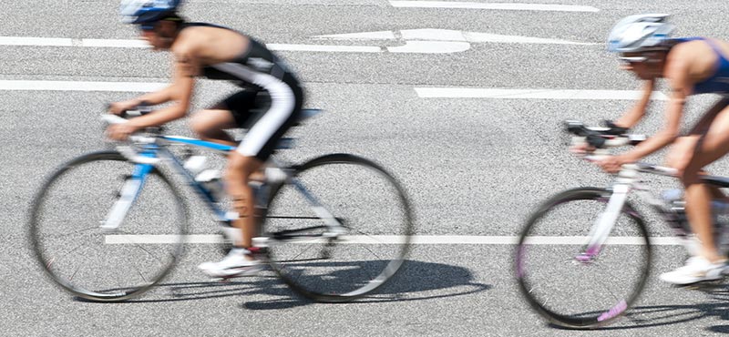 Rennräder sind vor allem bei sportlichen Radfahrern aufgrund der dynamischen Bauweise beliebt.