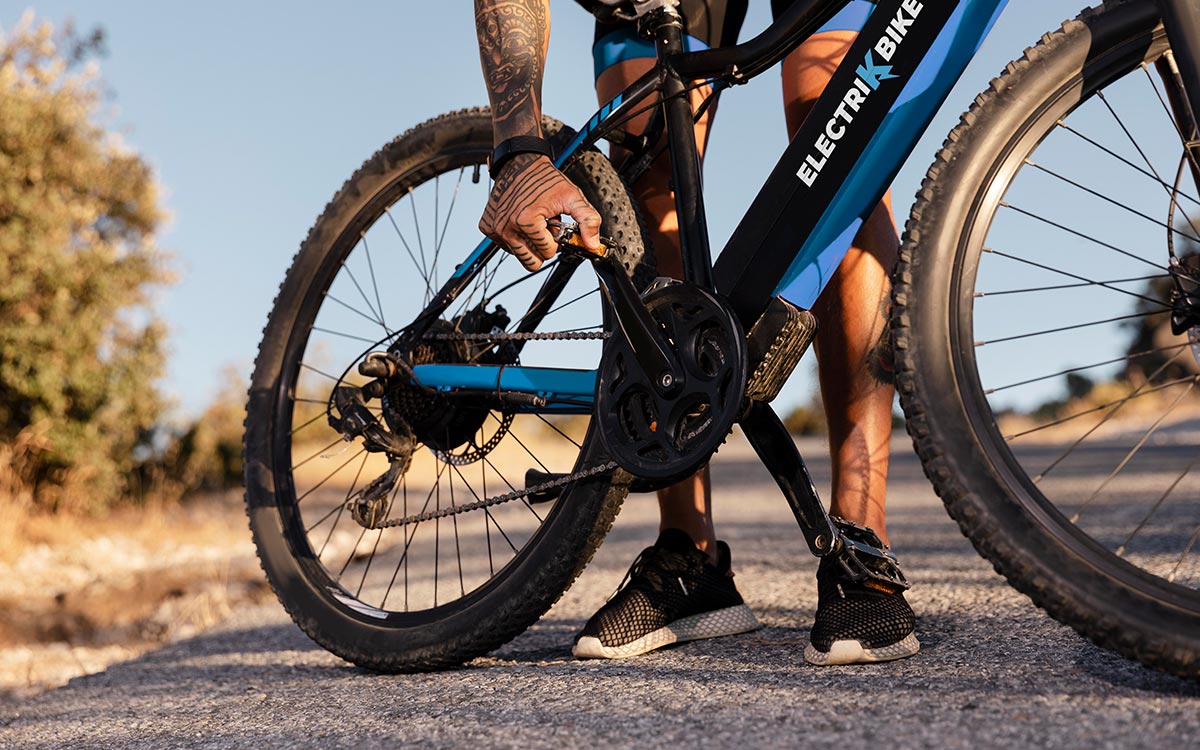 fahrradsattel italia Selle Model X Boost Sattel/Saddle schwarz – Grundtner Helmgröße:L (56-58cm) Der Sattelbezug besteht aus Bundle Monster 4 Metall double disk brake bike